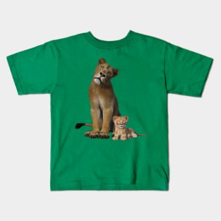 Mother lioness and cub Kids T-Shirt